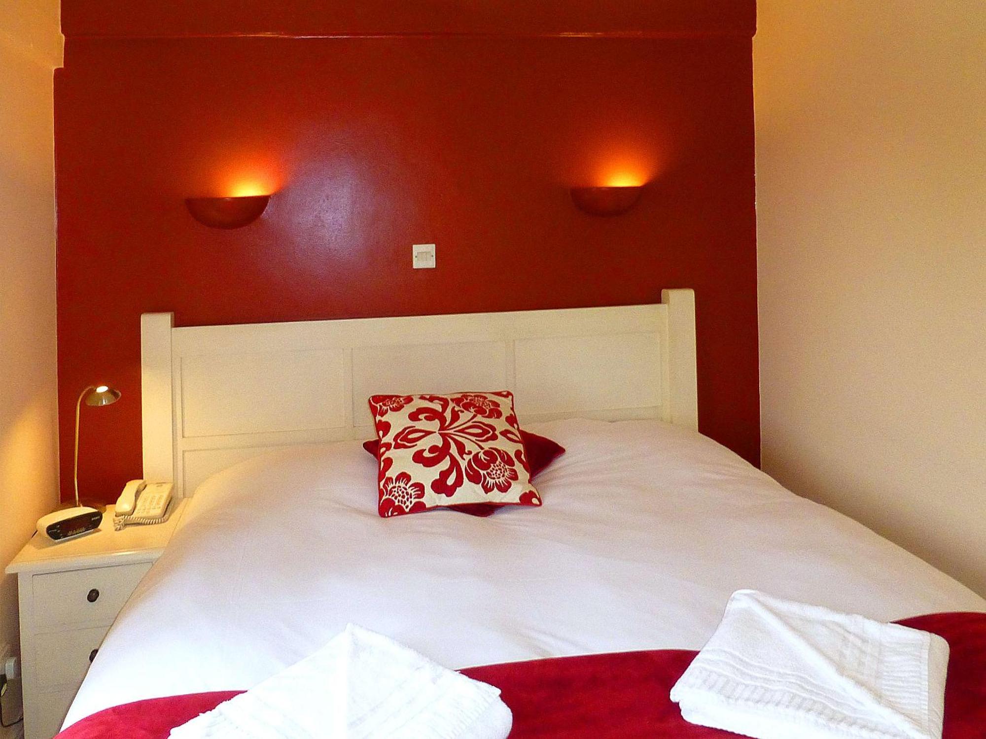 The Peacock Country Inn Чиннор Экстерьер фото