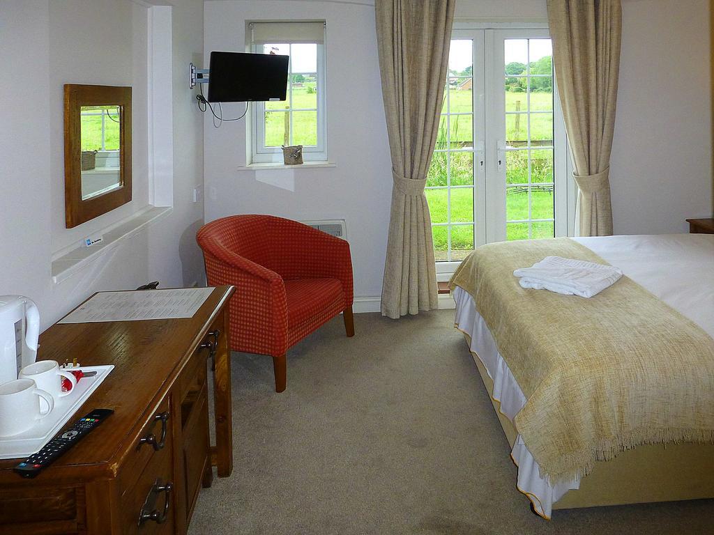 The Peacock Country Inn Чиннор Экстерьер фото