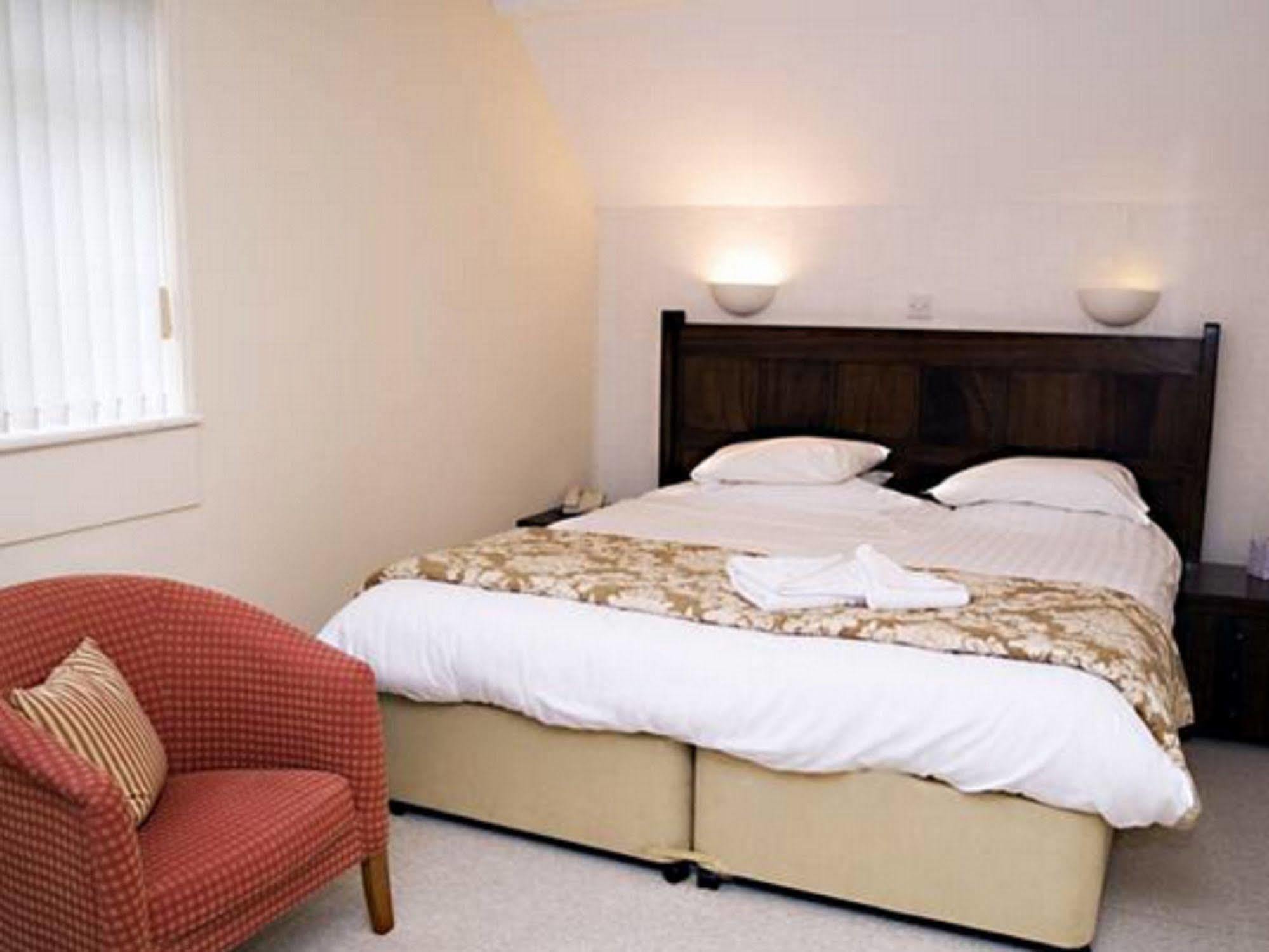 The Peacock Country Inn Чиннор Экстерьер фото
