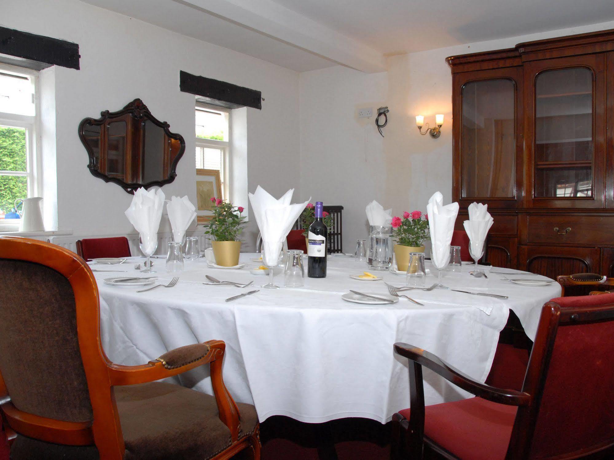 The Peacock Country Inn Чиннор Экстерьер фото