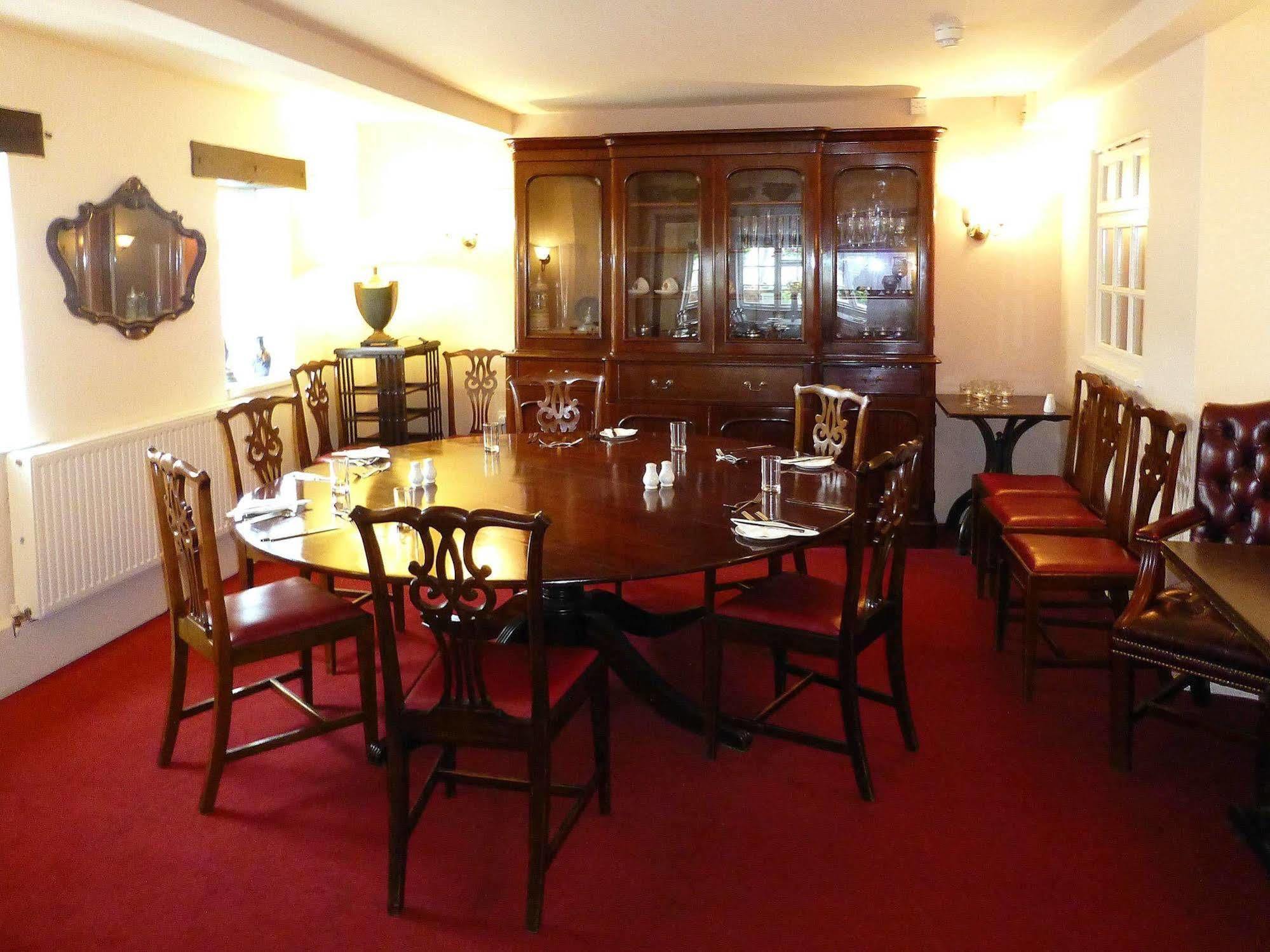 The Peacock Country Inn Чиннор Экстерьер фото