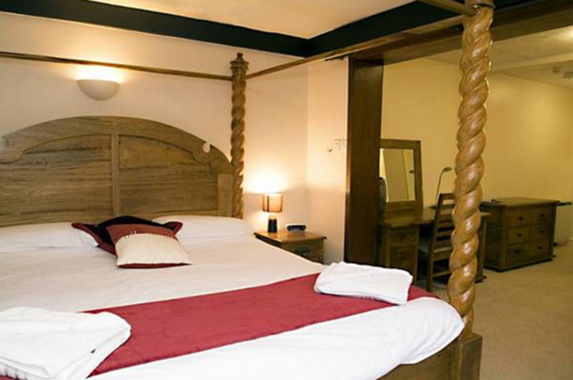 The Peacock Country Inn Чиннор Экстерьер фото